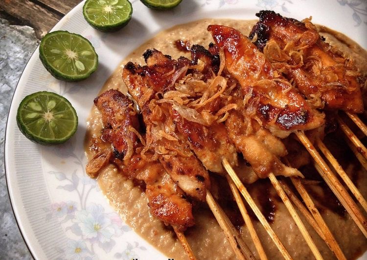 Sate Ayam 23: Rasa Legendaris yang Menggoda di Tengah Karangsari